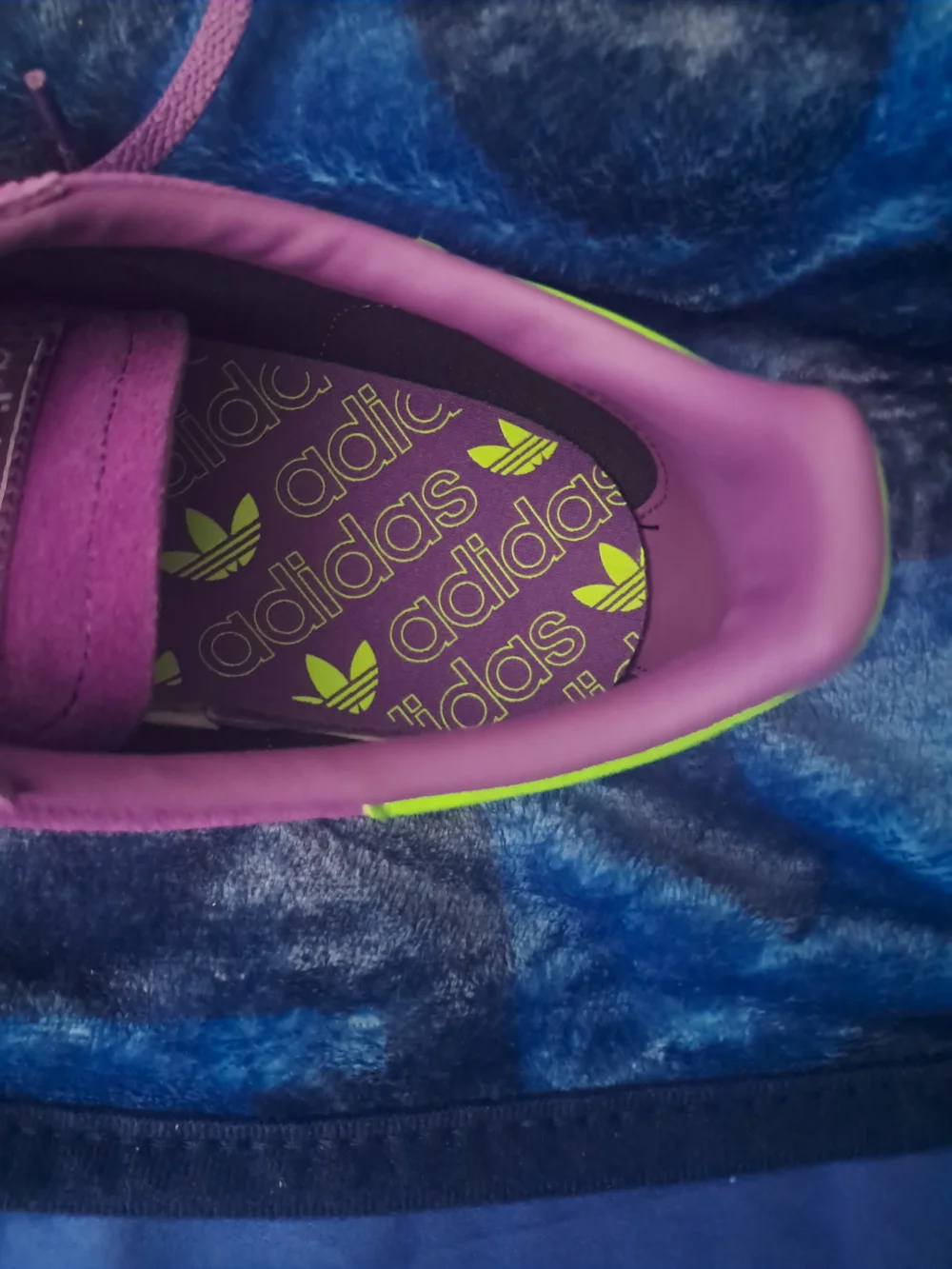 Adidas Womens Size 9.